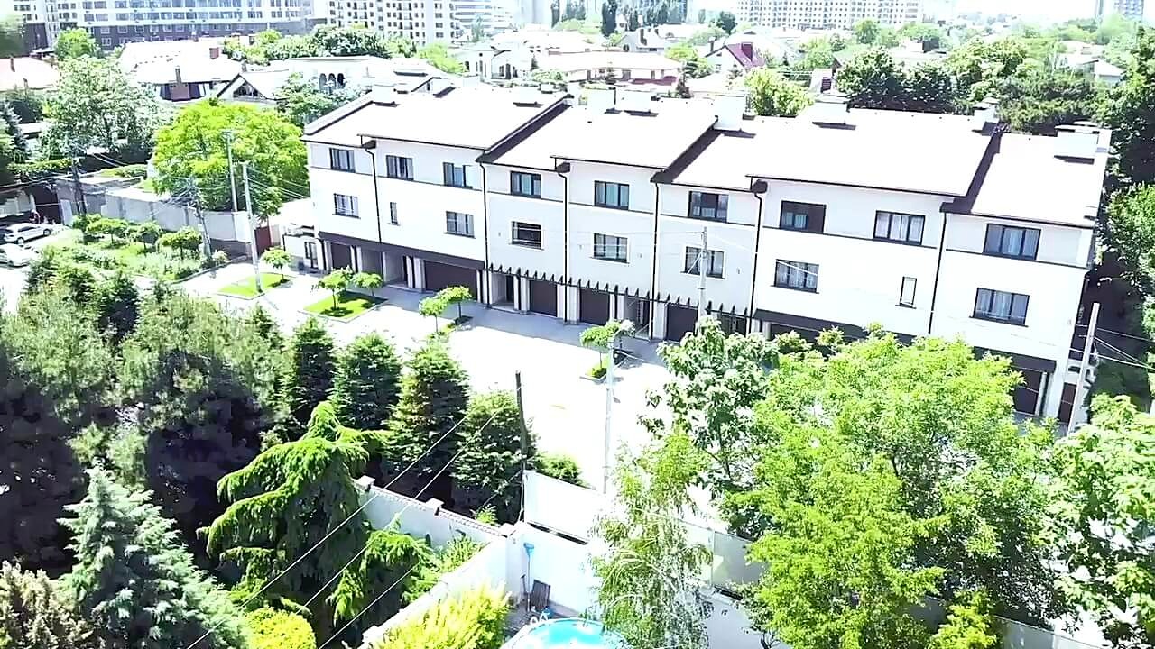 Arcadia Villa — комплекс котеджів біля моря в Аркадії 1