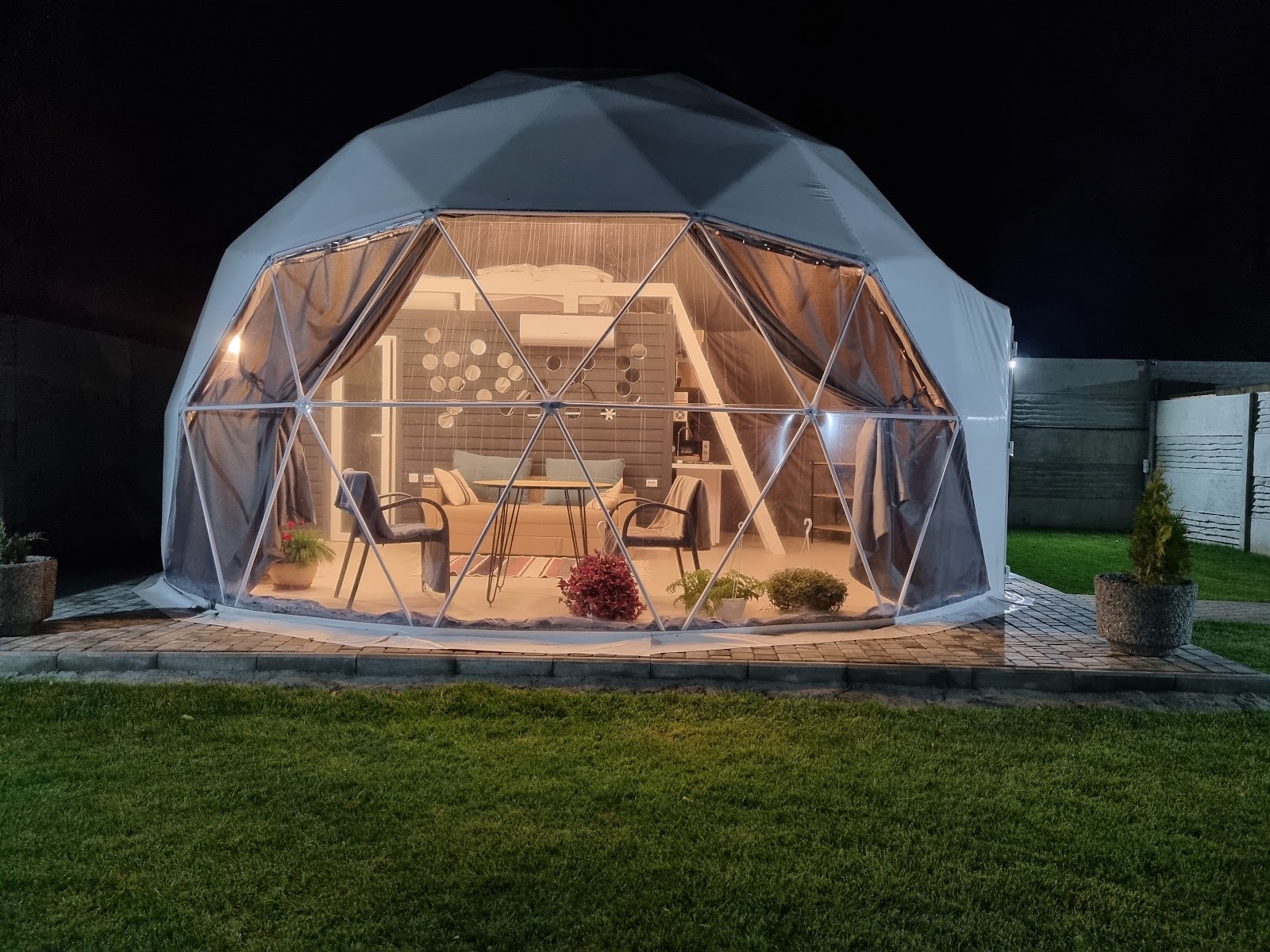 Kodaky Glamping SPA — купол із басейном 1